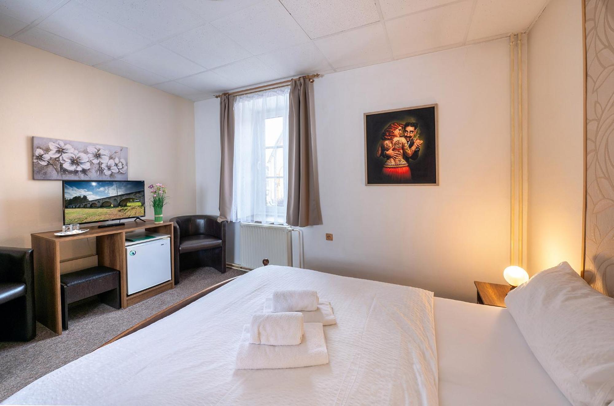 Rodinny Hotel Myslivna Trebon Exterior photo