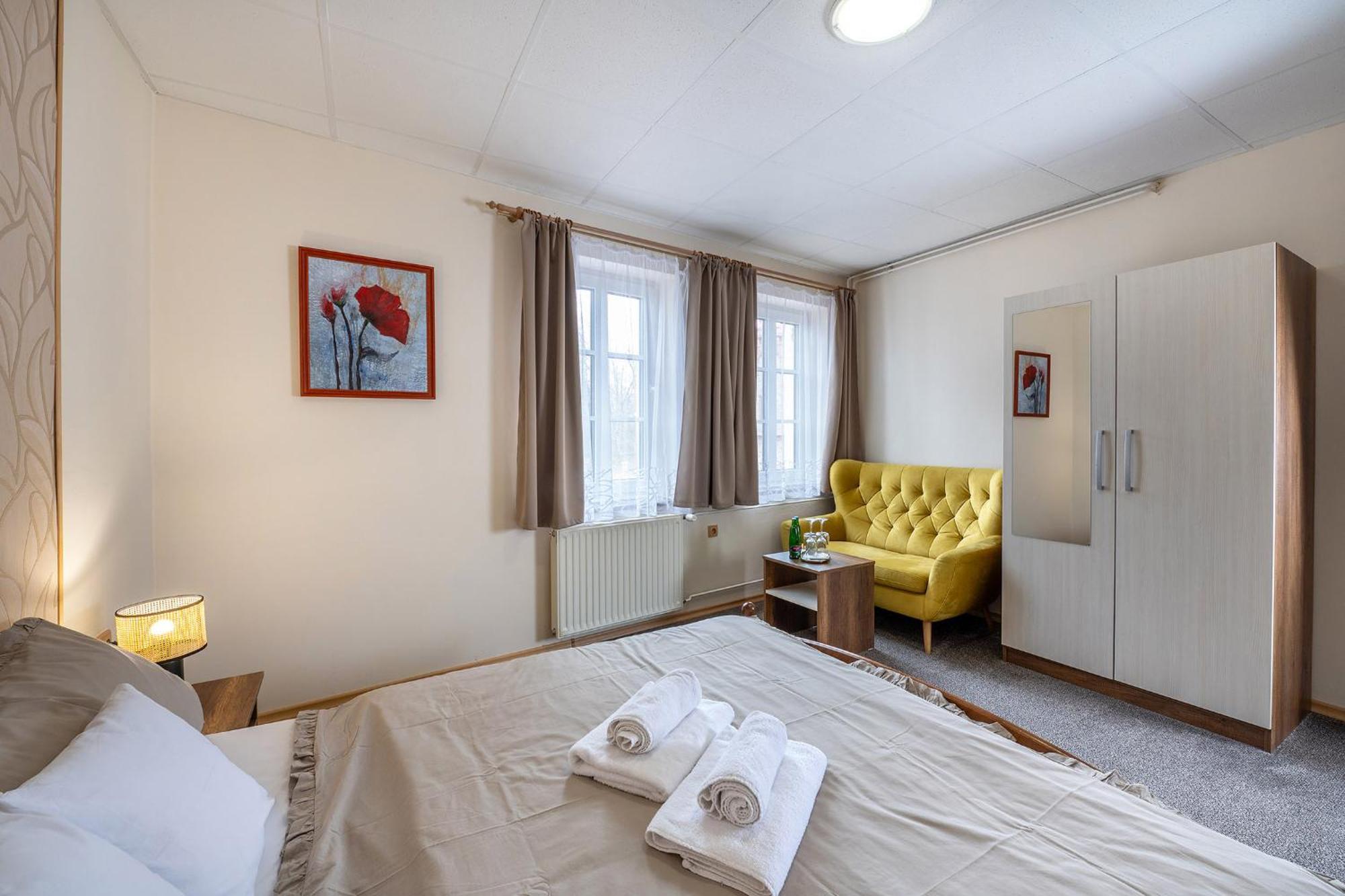 Rodinny Hotel Myslivna Trebon Exterior photo